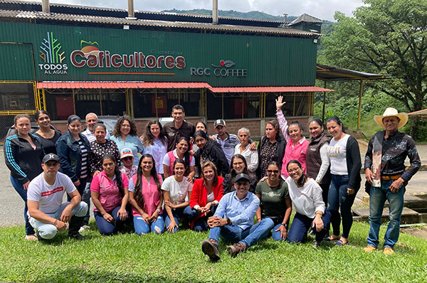 A photo of the Anserma wet mill and the community helps, made possible by RGC’s Todos Al Agua project